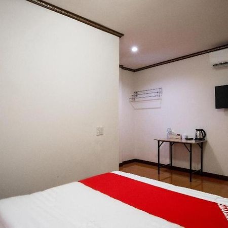 Oyo 836 Pk Residence Sattahip Exteriör bild