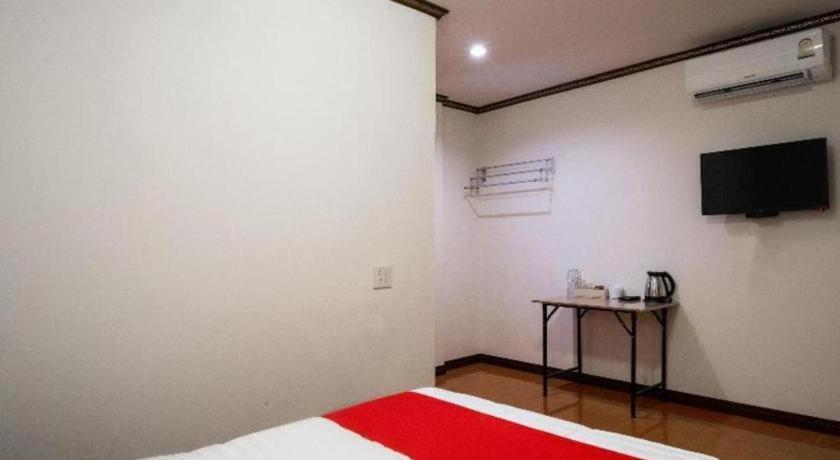 Oyo 836 Pk Residence Sattahip Exteriör bild