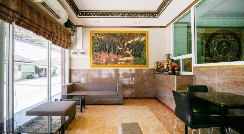 Oyo 836 Pk Residence Sattahip Exteriör bild