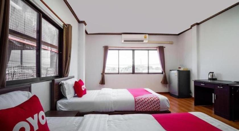 Oyo 836 Pk Residence Sattahip Exteriör bild