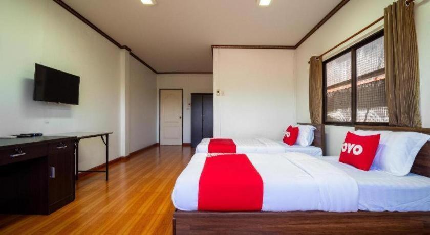 Oyo 836 Pk Residence Sattahip Exteriör bild