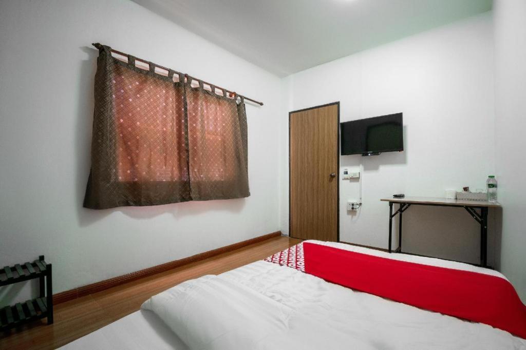 Oyo 836 Pk Residence Sattahip Exteriör bild
