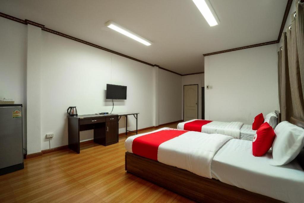 Oyo 836 Pk Residence Sattahip Exteriör bild