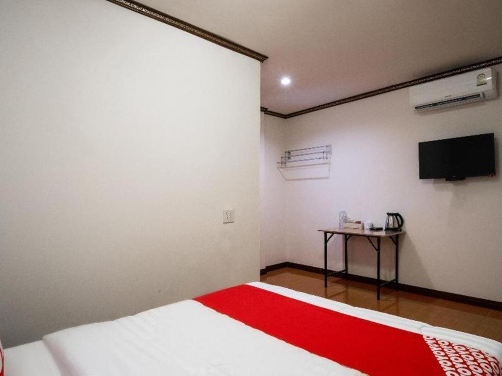 Oyo 836 Pk Residence Sattahip Exteriör bild