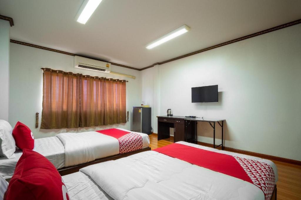 Oyo 836 Pk Residence Sattahip Exteriör bild